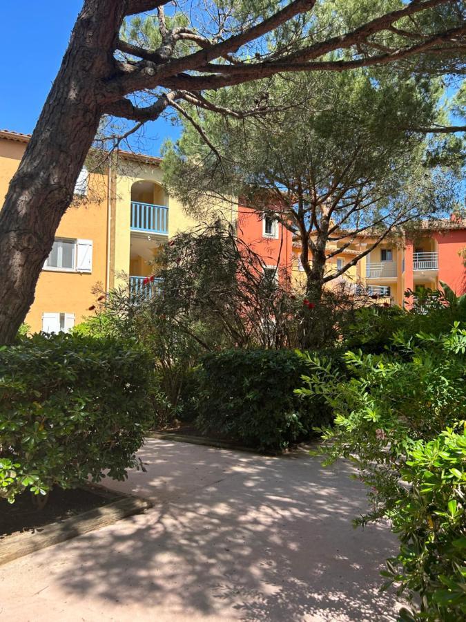 Entre Mer Et Piscine Hyeres Exterior photo